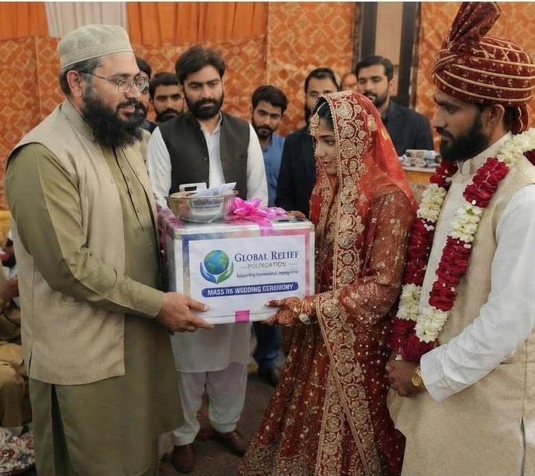 A couple receiving a gift box at a GRF mass wedding